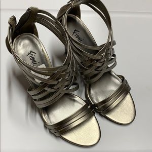 Fioni silver /gray strappy sandals heels 5.5 new